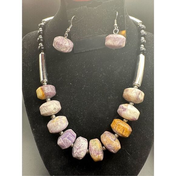 Amethyst multi raw stone with silver tone and black beads and matching earrings - Picture 8 of 14